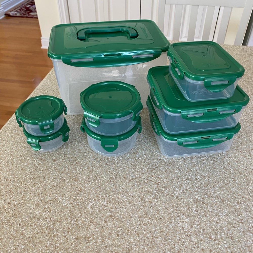 16 Piece Lock n Lock Storage Set Including Lids - Picture 2 of 6